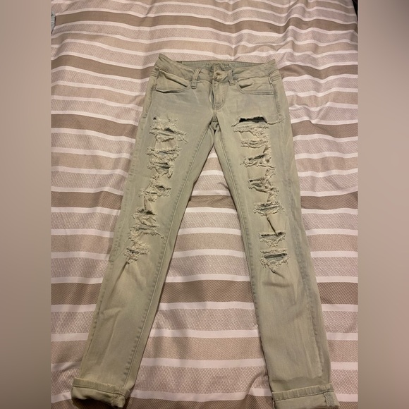 American Eagle Light Washed Ripped Skinny Jeans Size 6 - Picture 1 of 3